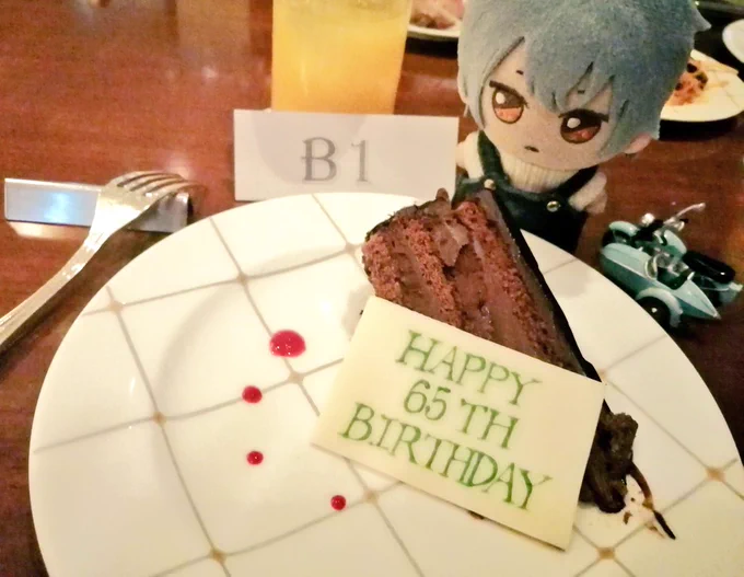 別ジャンルで推しの誕生日会に参加させて頂きました。主催様のご好意で、ねぬも少しだけ写真撮らせて頂きました。 ケーキ美味しかったね