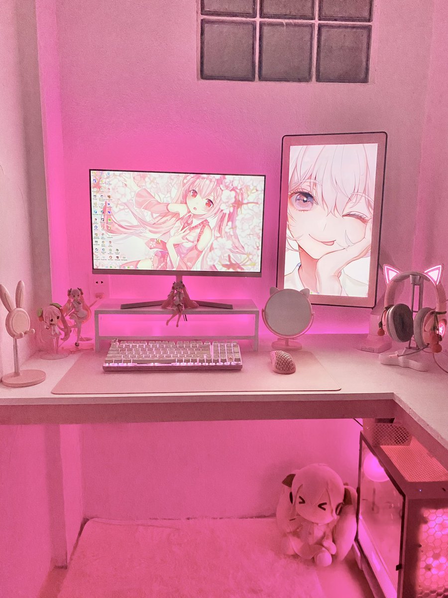 Night time🌙✨🌸

#pinksetup #pinkgamer #kawaii #pcgaming #gamingsetup 
#sakuramiku