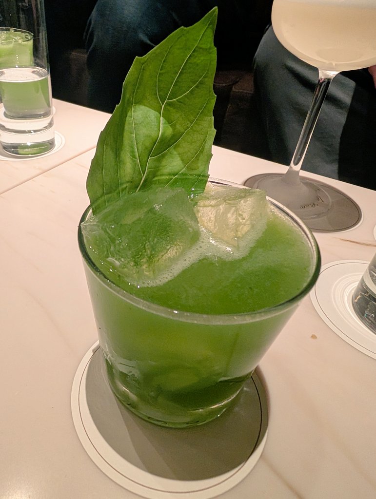 Finally, after many years of not getting around to it, I made it to @barlelion - Le Lion in Hamburg, the birth place of one of my favourite cocktails, the Gin Basil Smash. Absolutely not disappointed! Might have to visit again in a few weeks when we go back! 🥰