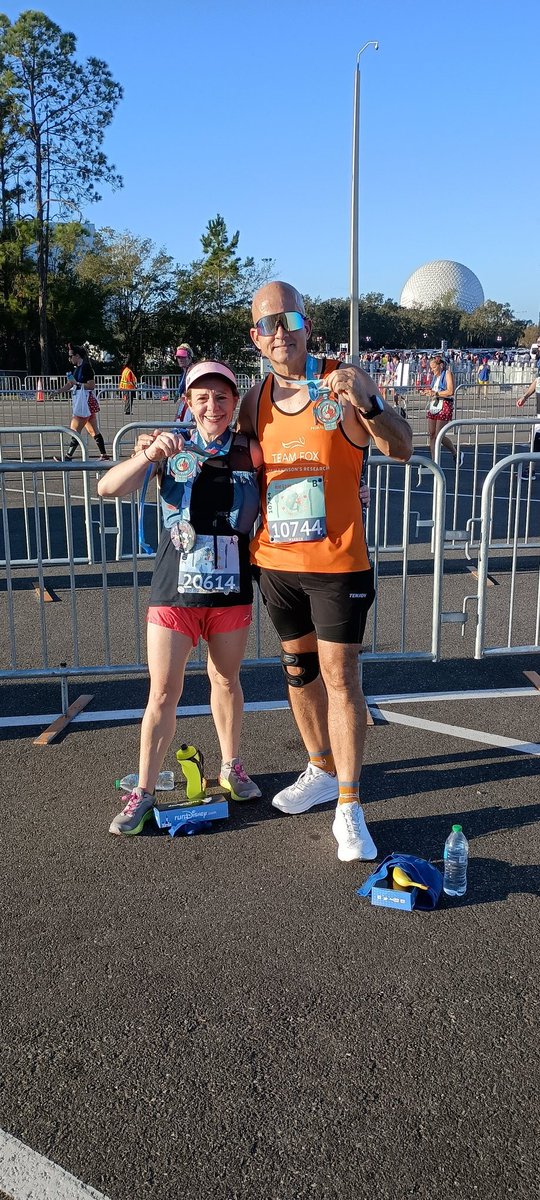 StephMaltzDC's tweet photo. Start and finish line photos w one of my fav race day buddies @runDisney #WineandDineHalf #happyrunners #racedayfun https://t.co/lrjg4njBOk