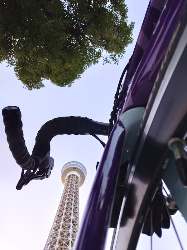 mmkec_'s tweet photo. やはりベイスターズが
日本一を決める日に横浜スタジアムに
行っておく必要はあるなと思い、
横浜スタジアム周辺を走ってきました。
ベイスターズのユニフォームを着た人たちが
いっぱい居ました。今日決めよう!
・・・
ってことで
\横浜優勝/
#chapter2bikes
#chapter2tere https://t.co/50eaEH5c4y
