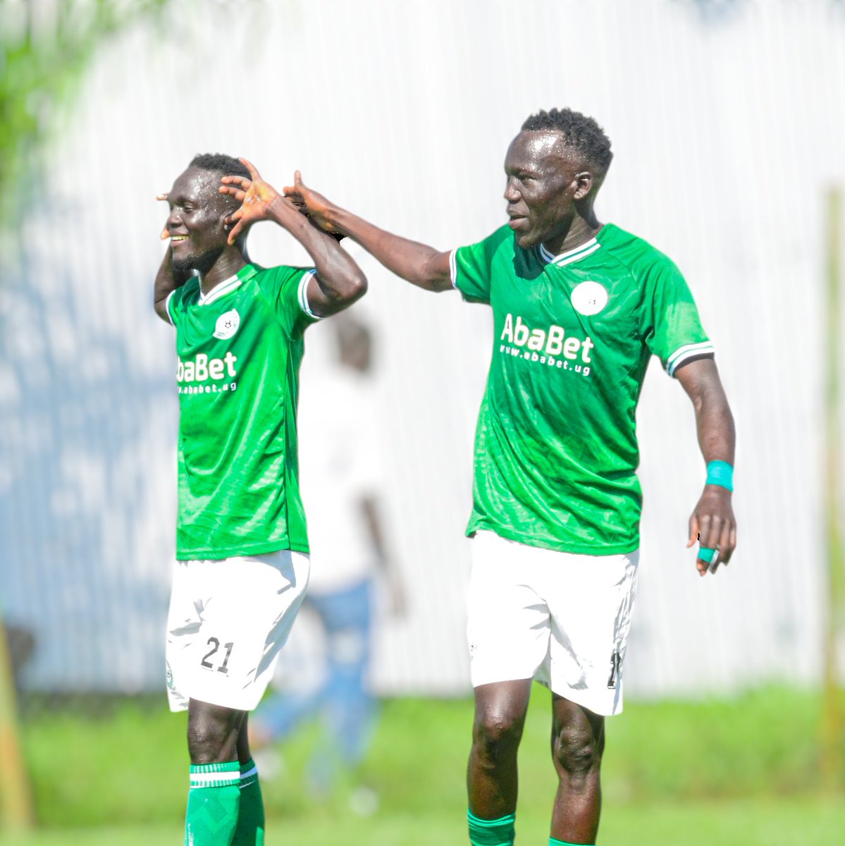 Onduparaka photographer (@jayblingz6) on Twitter photo Half-time
ONDUPARAKA 1-0 GADDAFI FC
Goal by #Bida_Ezera
<a href="/deuce_mercy/">Mercy Grace Munduru 🇺🇬 🇨🇩🇸🇸</a>
<a href="/CHiCKY_BoY56/">ÇHïÇKY🙋♂️</a> @DribblerSportz <a href="/EloyAkebz/">ERIBO👊KENNEDY✌️BENSON👌</a> <a href="/Amblaistar/">MaSuDi 🇺🇬𓃵</a> Half-time
ONDUPARAKA 1-0 GADDAFI FC
Goal by #Bida_Ezera
<a href="/deuce_mercy/">Mercy Grace Munduru 🇺🇬 🇨🇩🇸🇸</a>
<a href="/CHiCKY_BoY56/">ÇHïÇKY🙋♂️</a> @DribblerSportz <a href="/EloyAkebz/">ERIBO👊KENNEDY✌️BENSON👌</a> <a href="/Amblaistar/">MaSuDi 🇺🇬𓃵</a>
