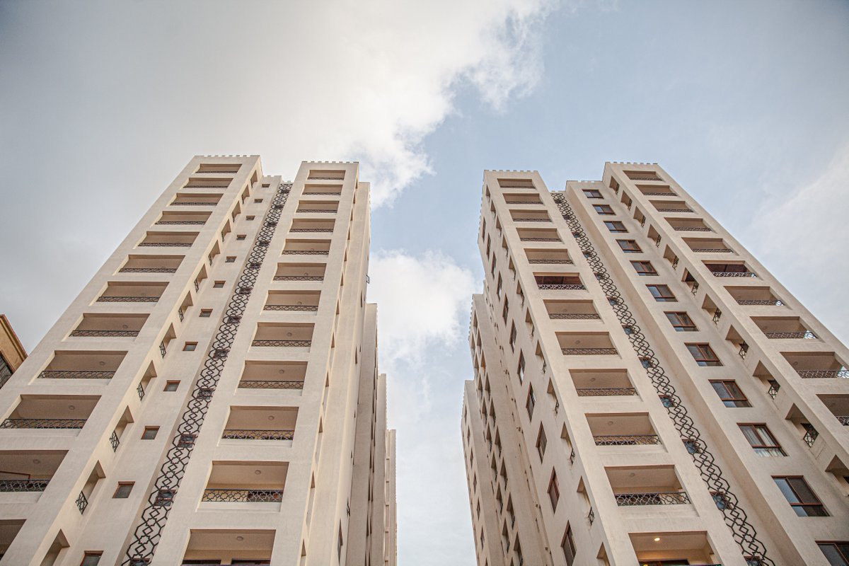 RoyaltyREInvest's tweet photo. Our exterior looks fabulous, with beautifully landscaped spaces and inviting outdoor features that perfectly complement the Moon Valley property's charm and ambiance. https://t.co/Pgmt5Y9Rxy