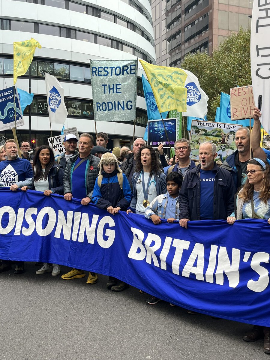 Southdownsjojo's tweet photo. #floodthestreets #MARCHFORCLEANWATER  because water matters for everyone. https://t.co/aI5ln2VmZg