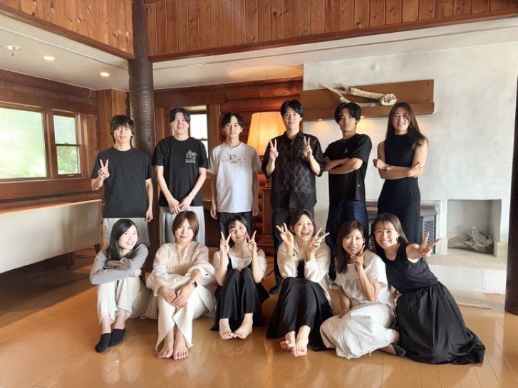 shiochan_ps's tweet image. 年商2億規模の会社を作る上で

・組織は採用が9割　
・動画マーケが12割
・競合優位性をひたすら磨け
・本音を言うことを恐れるな
・競合は憧れるな。参考だけにしろ
・自分の得意にフルフォーカスしろ
・売上に繋がらないプライドは捨てろ
・基盤が整うまで抽象と仕組みに逃げるな

これだけ。