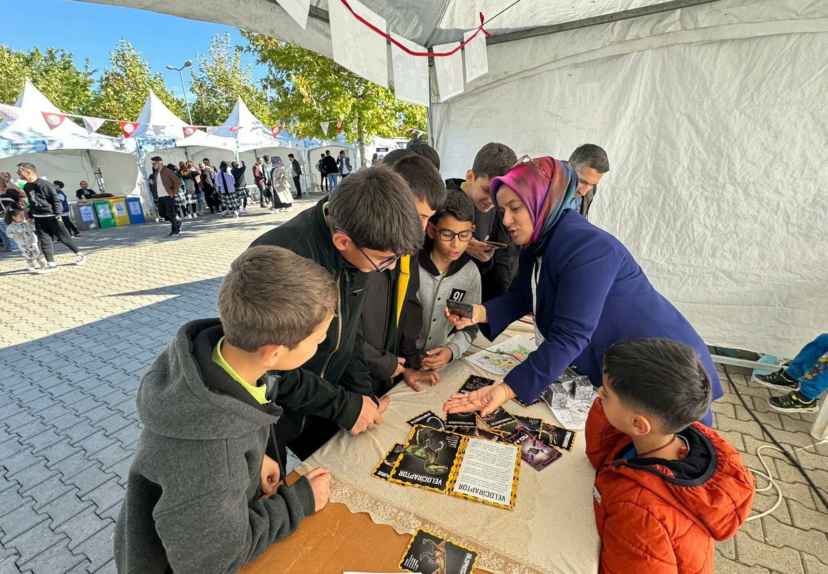 TÜBİTAK 4007 Bilim Şenliği'nde mühendislik, sanat, matematik ve daha birçok alanda öğrencilerimizle birlikte projeleri inceleme fırsatı bulduk.

Bilimsel düşünceyi teşvik eden ziyaretimizde, geleceğin bilim insanlarıyla ilham dolu bir yolculuğa çıktık. <a href="/bingolmem/">Bingöl MEM</a> <a href="/SolhanMEM/">Solhan İlçe Millî Eğitim Müdürlüğü</a>