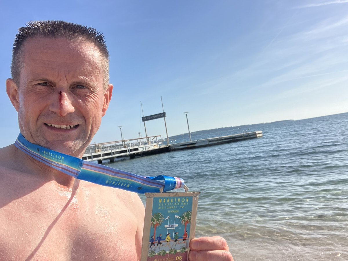 Marathon Nice-Cannes @marathon_06 
Petit jogging le long de la promenade des Anglais 🏃🏽👍🏴󠁧󠁢󠁥󠁮󠁧󠁿 vers la Croisette de Cannes 🏁🏅🤗, tourisme en passant par Antibes et Golfe Juan🌴🌊⛵️🏖️ et petit bain à l’arrivée 💦🏊🏼‍♂️☀️