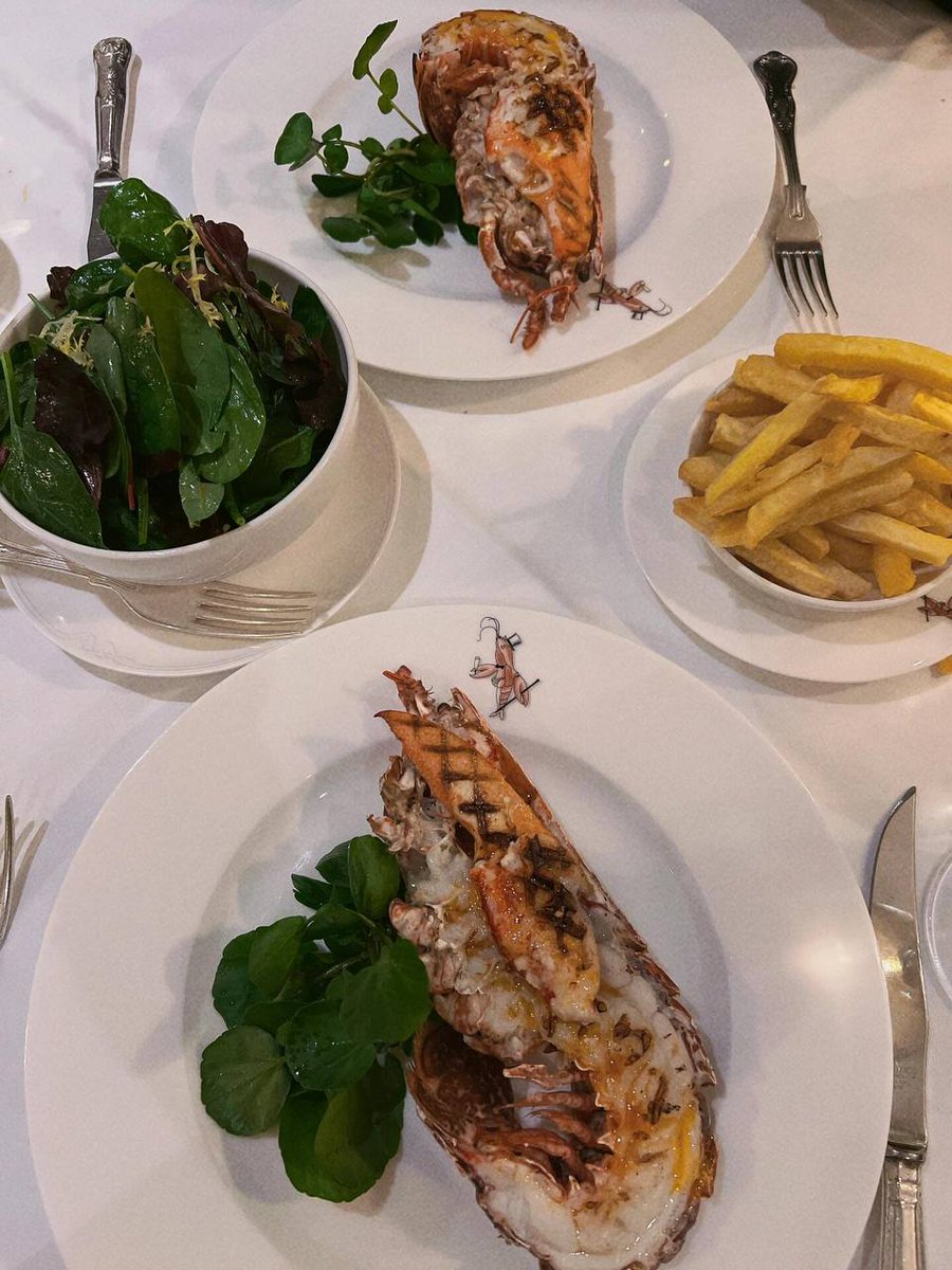 denidesya's tweet photo. It’s really joyful to experience delicious food with my best friends https://t.co/sburJKacxh