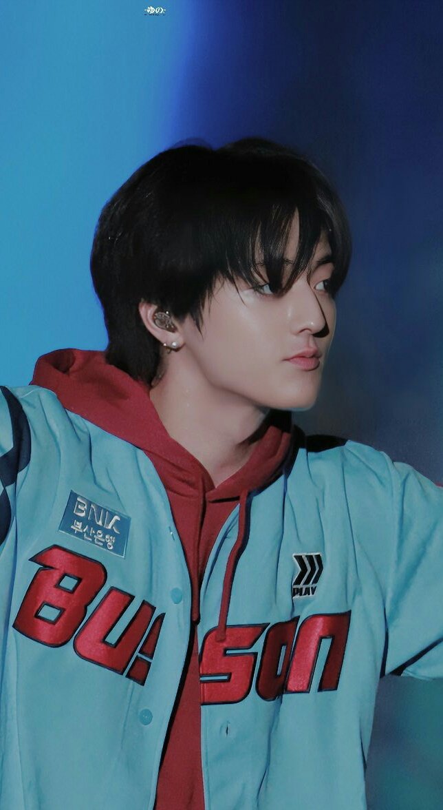 hd_haruto's tweet photo. that striking jawline in both sports outfit 😩 https://t.co/d3JQCMFW8O