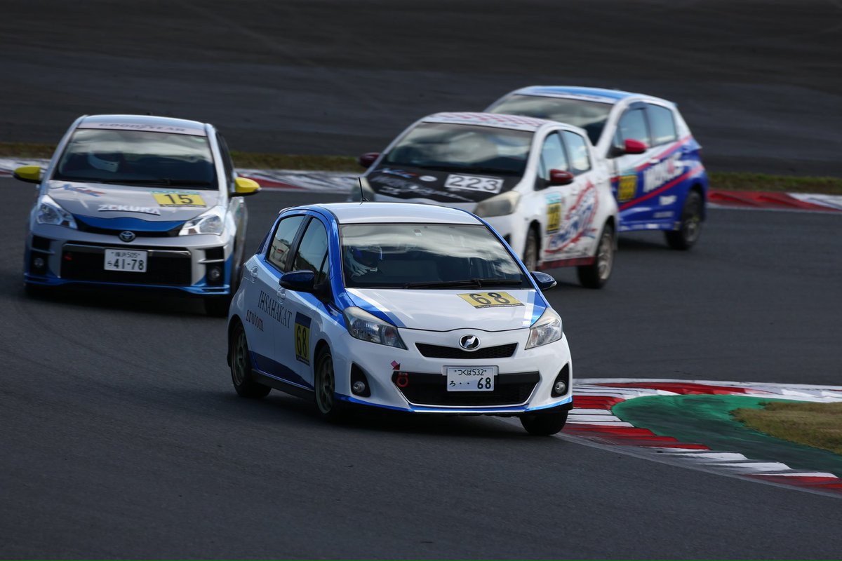 TM_68_NCP131's tweet image. 【FCR Vitz 最終戦】
・予選: 11番手
・決勝: 7番手

予選は出来ることが出来なかった、
それに尽きます。

決勝は勝負強さや競り勝つ事も出来ましたが、単にラップが遅く粘り切れなかったので力不足です。
経験値は凄く詰めたのでプラスに捉えて冬場頑張ります🔥

 #Vitzレース
 #FCR
 #Vitz
 #NCP131