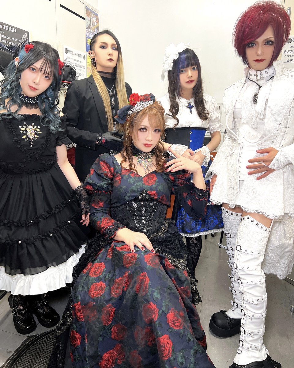 大阪名古屋とありがとうございました！ライブ一本ごとの成長がみんな凄まじいです。
残り2本、全力で挑むので気になる方は是非お越しを🌹

HIZAKI TOUR「The Zodiac Sign」
11/27(水)新宿WILD SIDE
12/13(金)横浜ReNY beta
eplus.jp/sf/word/000008…