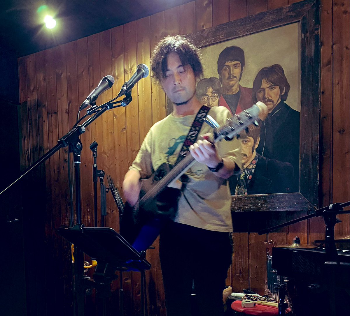 KeiichiFukunis1's tweet photo. JR福島駅南 #NAGAYAnoBAR東屋 さんのライブに行ってきました。#東弘道
#白田将吾 #Labrio エネルギッシュな歌声、演奏🎶🎙️🎸🎹に聴き入りました😊 https://t.co/EFOjoUxIXL