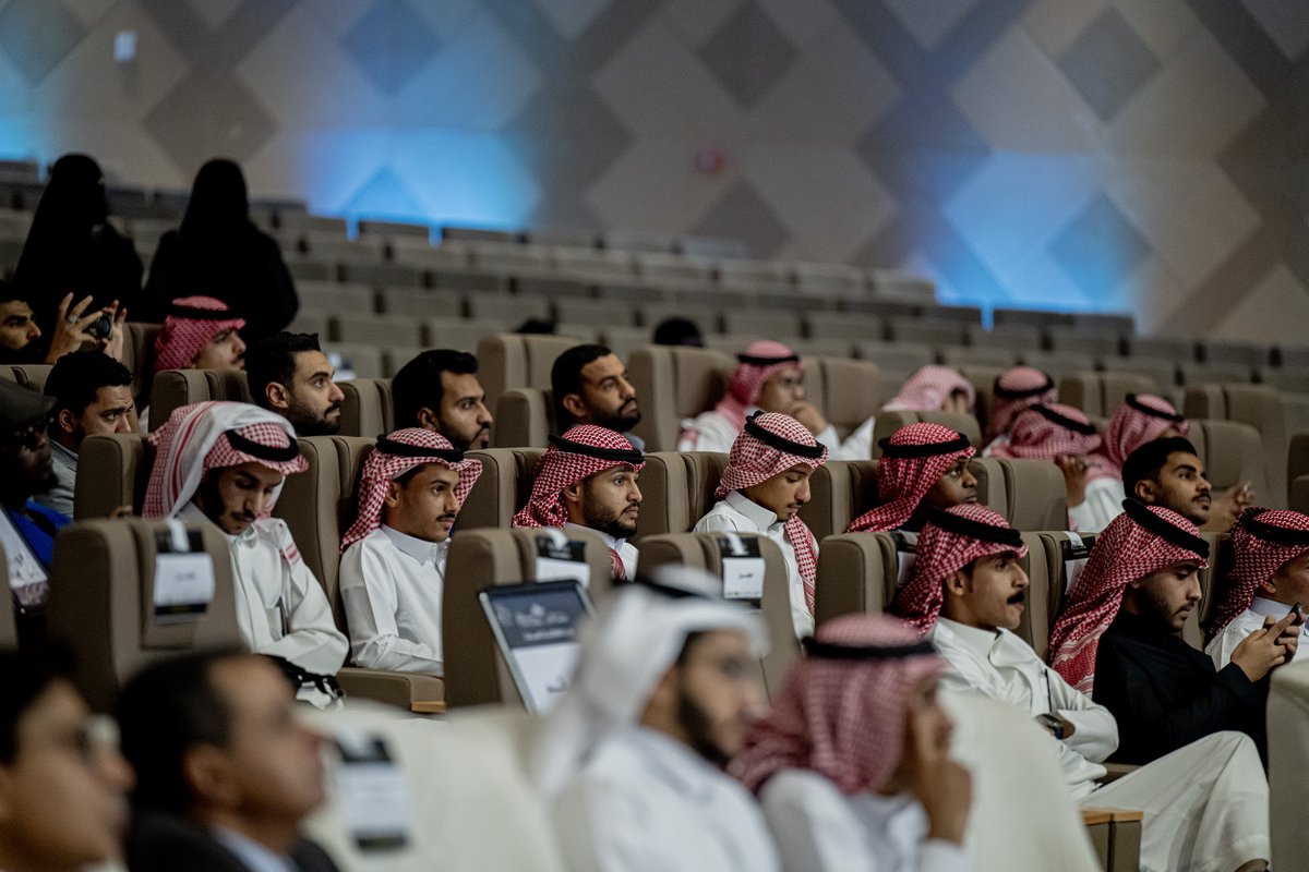 QassimUniv1's tweet photo. جانب من الجلسة الثانية من «اللقاء العلمي الدولي الثاني للإبل» والتي تناقش «التقنيات الحديثة في تناسل الإبل» بمشاركة عدد من المختصين الدوليين، بمركز المؤتمرات بالمدينة الجامعية.

#جامعة_القصيم 
#عام_الإبل_2024 https://t.co/03b6EzWzCG