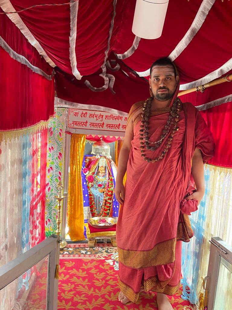 neelabala's tweet photo. Every action ,words ,deeds,moments of the Jagadguru are backed &amp; guided by that Paradevata Sharadamba ,you can realise &amp; hear from many. https://t.co/3Y0WjvbEle