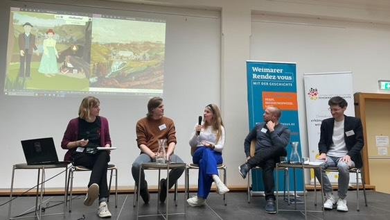 Vielen Dank für eine tolle Veranstaltung am gestrigen Nachmittag in Weimar! Das Rendez-vous mit der Geschichte hat sich gelohnt (v.l.n.r. Marie Bielefeld, Fabiano Uslenghi, Alina Menten, Mathias Herrmann und Marvin Rees). ☺️