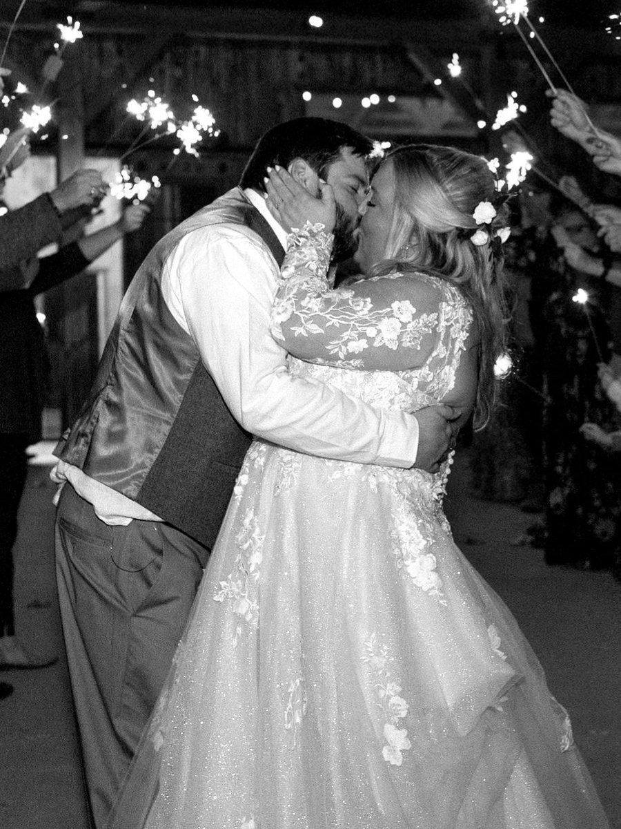 chaocolorstudio's tweet photo. Our love story has evolved from a playful stage performance to a real-life romance, an inspiration to all! Happy Anniversary, my love!

L: My sketch was a scene from the stage play, "Four Weddings &amp; an Elvis." (2019)
R: Our REAL wedding (11/4/2023)💍 https://t.co/eJVef7WehS