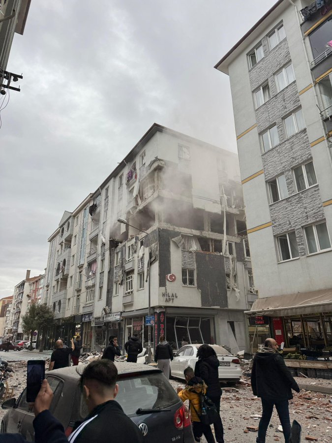bjorn_ironsidd's tweet photo. Çorum'a doğalgaz kaynaklı bi #patlama meydana geldi, ortalık savaş alanına döndü 

Her yerden denetimsizlik akıyor, insan hayatı kadar ucuz başka bi şey yok bu ülkede https://t.co/LSkl5k5sBt