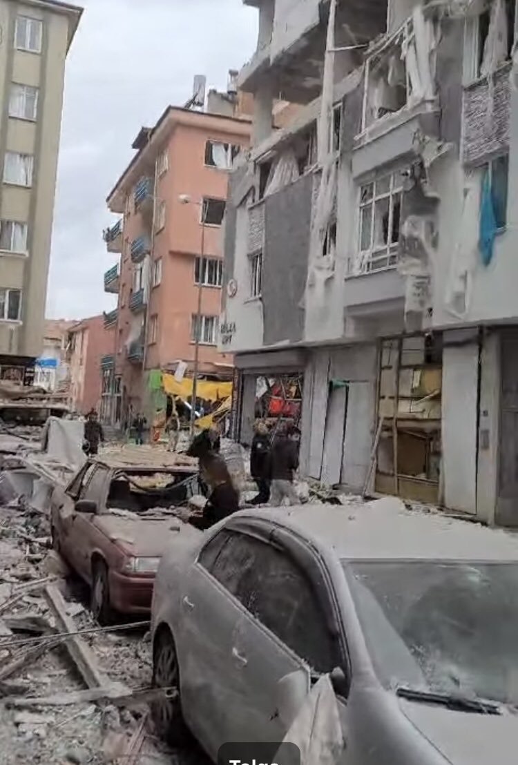 bjorn_ironsidd's tweet photo. Çorum'a doğalgaz kaynaklı bi #patlama meydana geldi, ortalık savaş alanına döndü 

Her yerden denetimsizlik akıyor, insan hayatı kadar ucuz başka bi şey yok bu ülkede https://t.co/LSkl5k5sBt