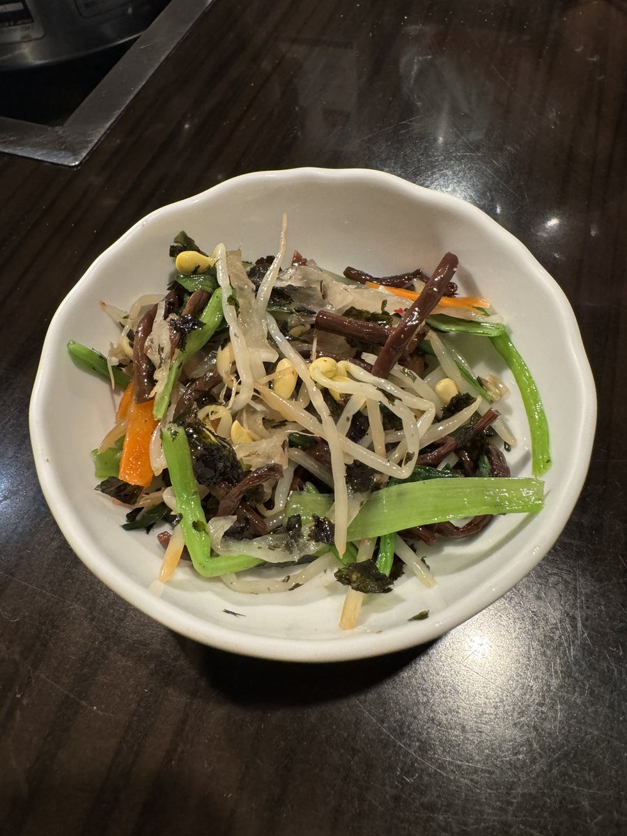 ndayo2nd's tweet image. このナムルほんまにうまいんよ。
いまだにぺちゃくちゃしゃべってる