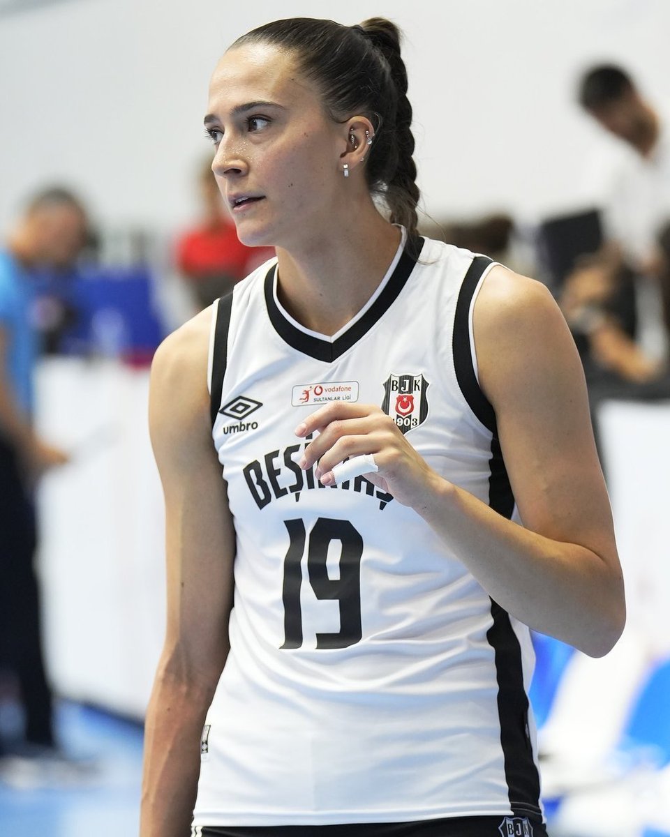 gibbybaris's tweet photo. ⚡️ Emily Maglio x Nilüfer ( 5 Set )

22/34 %65h, 7 blok, 2 ace
31 sayı, +28 WL

📌 Orta oyuncu olarak oynadı