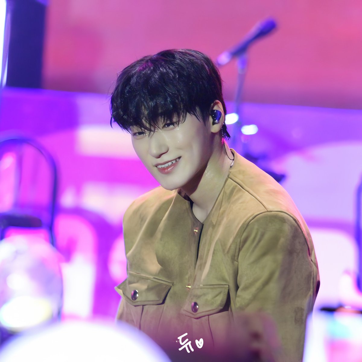 etherealsanie's tweet photo. Pretty little smile 🥺 https://t.co/wnQ6tYVkdA