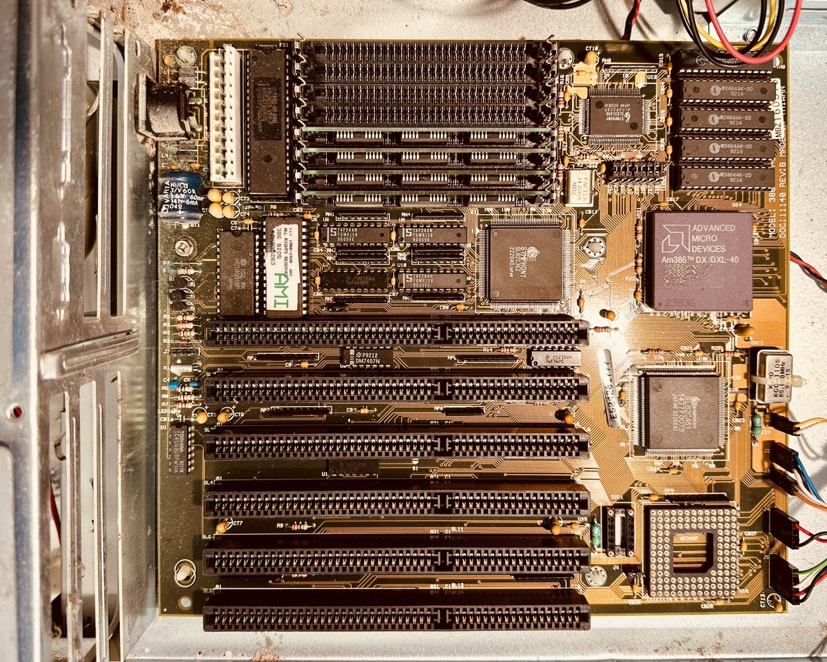 duke_cpu's tweet image. #RetroPC 
I never had a 386 system… so I picked one from the scrap yard!
Unfortunately, the #ESCOM vintage computer is in a very poor condition (and I don’t mean the yellowing of the drives). Heavy battery leakage spread to the memory and even ISA slots.

Will this ever work…