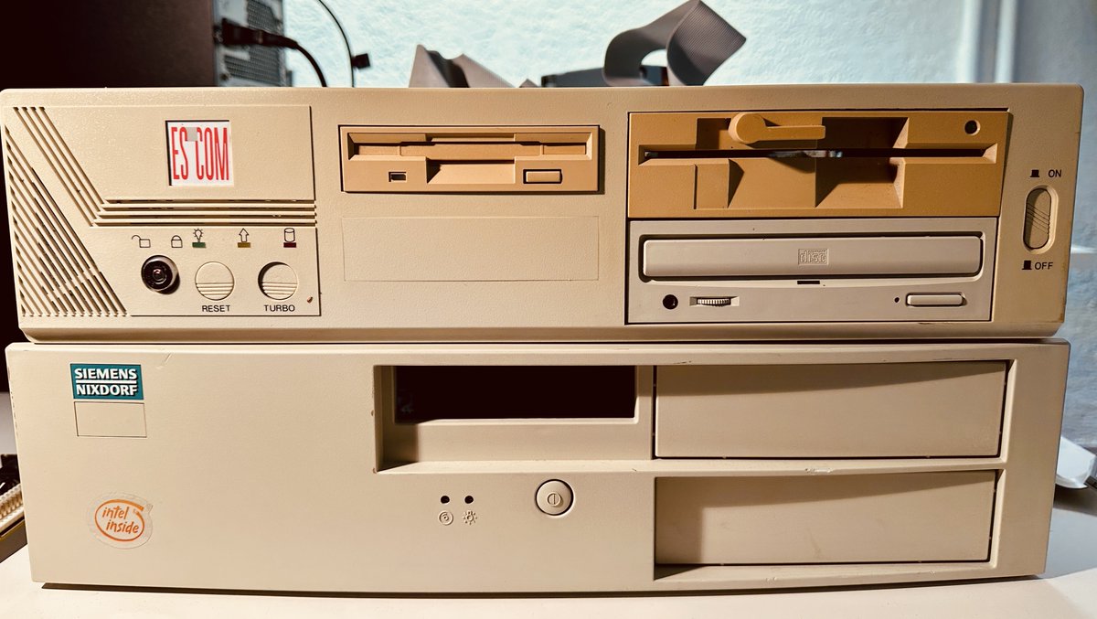 duke_cpu's tweet image. #RetroPC 
I never had a 386 system… so I picked one from the scrap yard!
Unfortunately, the #ESCOM vintage computer is in a very poor condition (and I don’t mean the yellowing of the drives). Heavy battery leakage spread to the memory and even ISA slots.

Will this ever work…