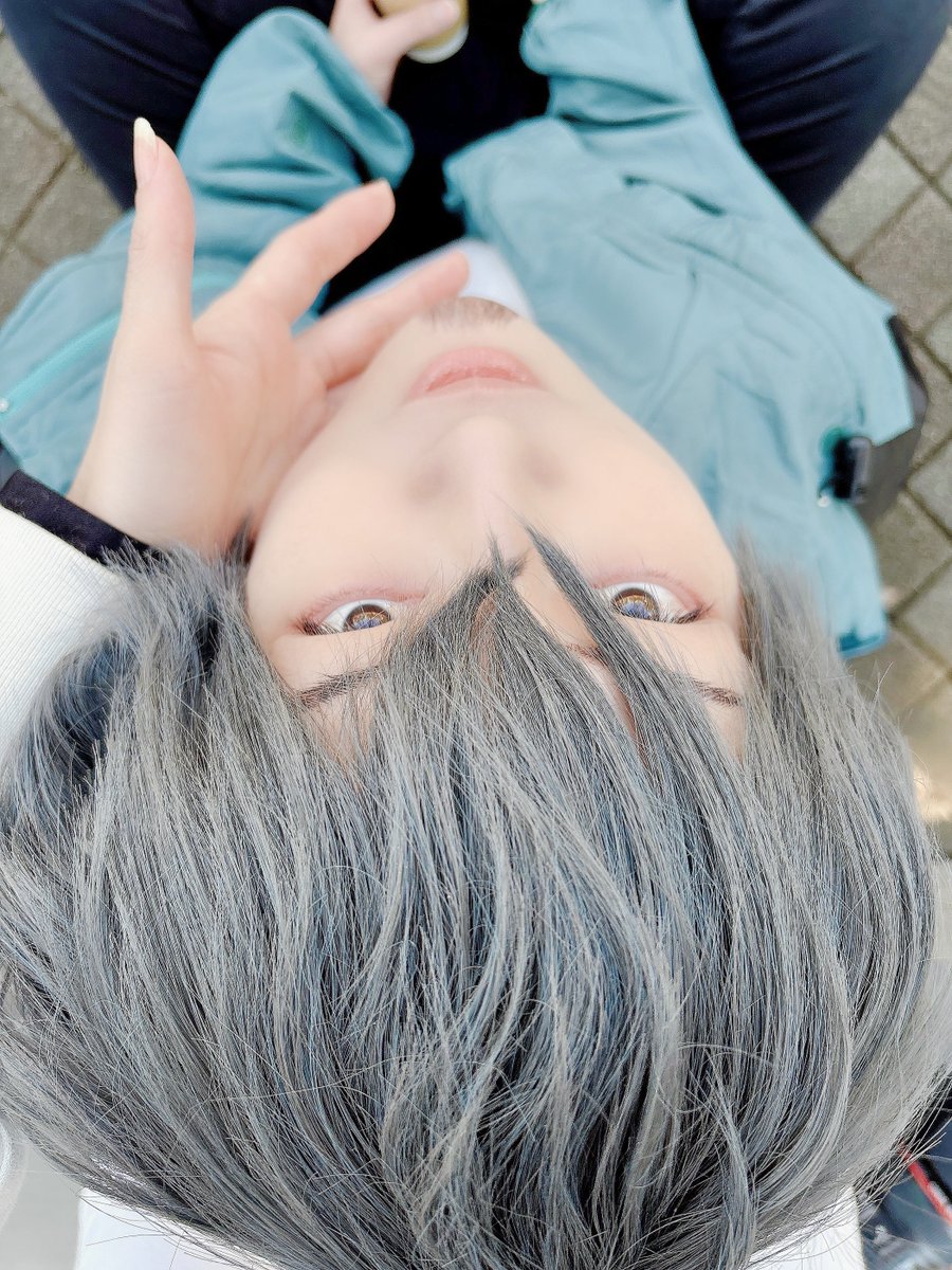 t0myuma's tweet photo. とりあえず今日のTDC太刀川コス写メ差分〜
流行りのやつ出水やってくださったリョースケさんに撮ってもらったんですけど、瞳が小さい&斜視&左右差が目立って目付き悪い三白眼になっちゃって…なんかコレジャナイ感😉 #ymcos https://t.co/xmG7N83PTN