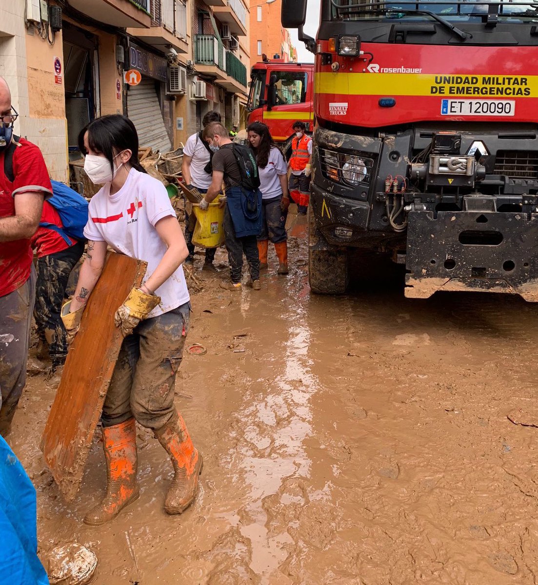 daavidmorenno's tweet photo. Los que preguntan que donde está la @CruzRojaEsp:

@CRE_Emergencias @CruzRojaVLC ánimo! 💪🏻 https://t.co/nxXFoxk2YN