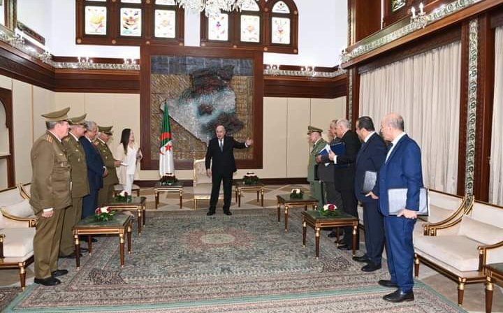Recibe el presidente de #Argelia <a href="/TebbouneAmadjid/">عبدالمجيد تبون - Abdelmadjid Tebboune</a>
al General de Cuerpo de Ejército Joaquín Quintas Solá, ....nuestros pueblos se ensalzan en armas una vez más. #CubaNoEstáSola

horizons.dz/?p=183970