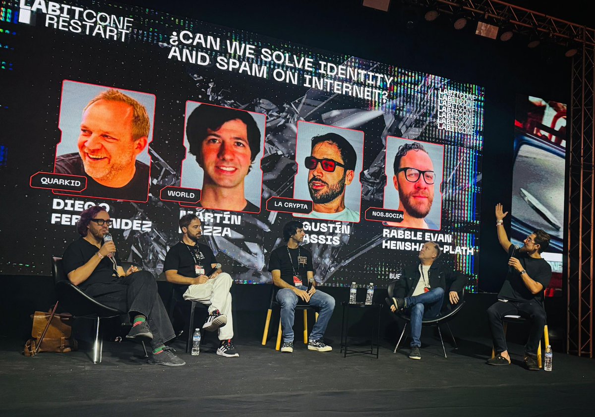 fernandezdiego's tweet photo. Un honor haber sido parte de la 12ª edición de @labitconf en el gran cierre de la #Tecweek en Buenos Aires 💥 @RodolfoBits 🙌🏻 https://t.co/WwbTARDDpW