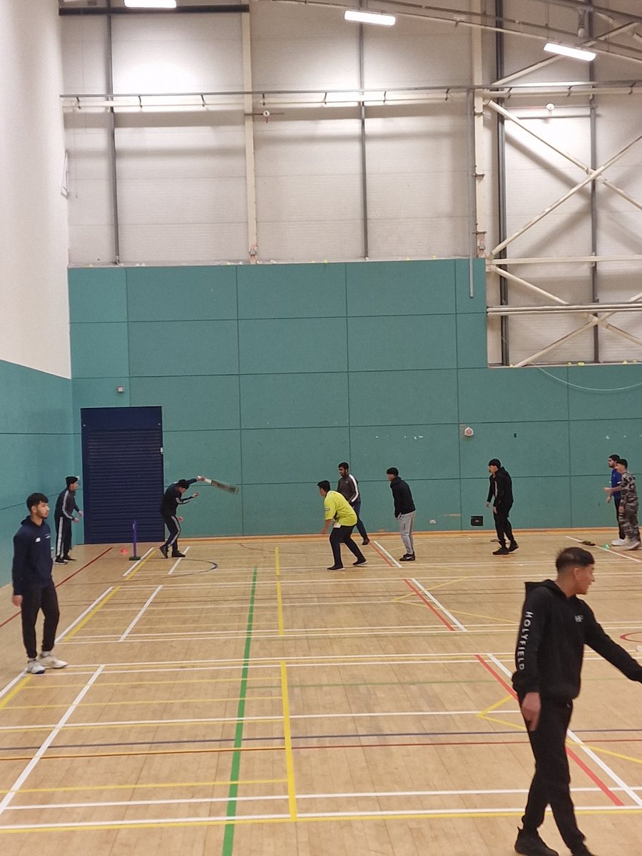 WicketzGla's tweet photo. Another busy session in #Gorbals Leisure Centre π
A great warm-up being run by our great volunteersππ»ββοΈπ
@CricketScotland @LordsTaverners @ActiveLifeClub @CS_Development
#cricket #gorbals #glasgow #cricketforall #freecricket #freesport https://t.co/LUK3fDq8Yx