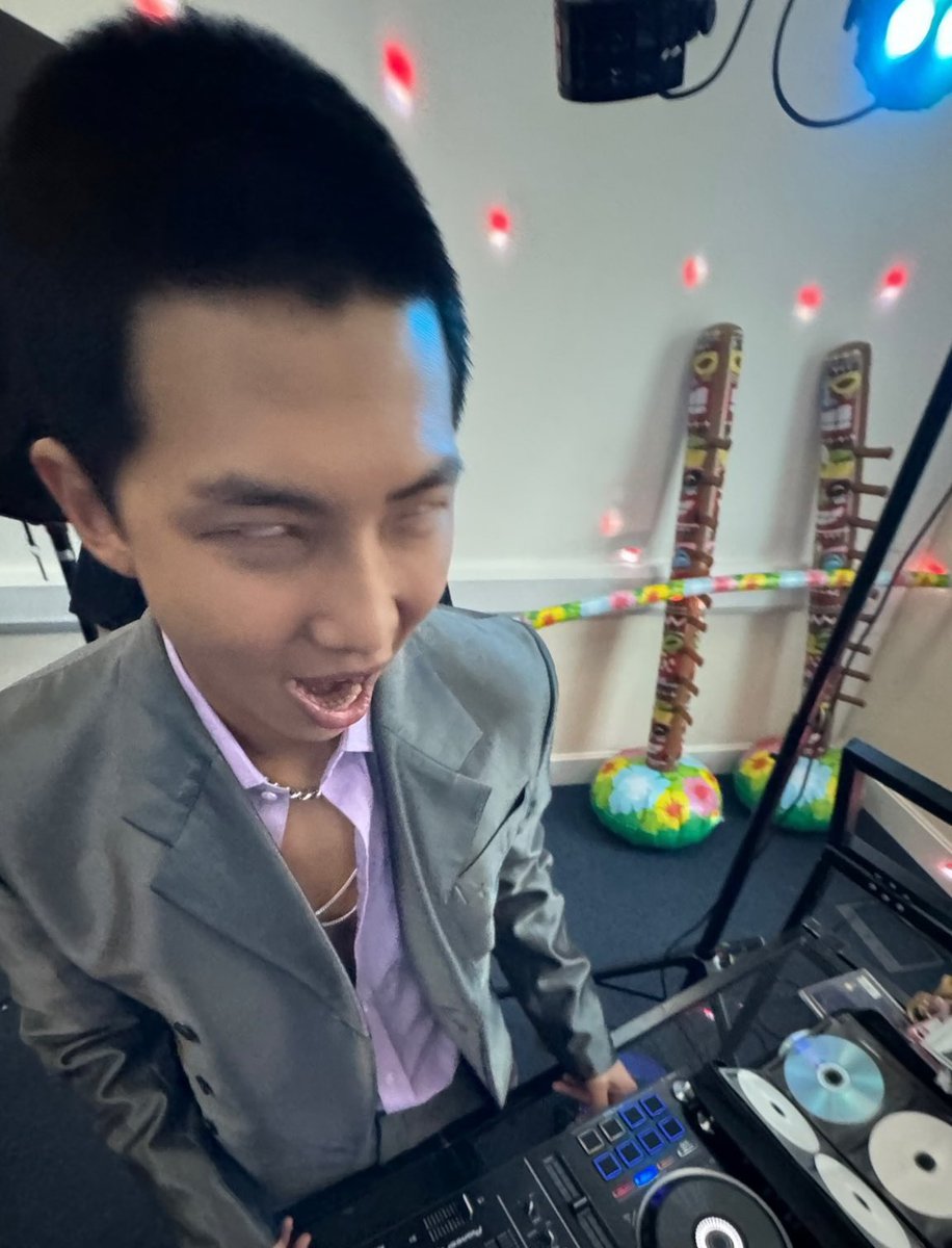 너 알엠이야 대통령이야
                                              내가 뭘 대표해
                                              나는 나만 대표해
응 맞아...♥︎