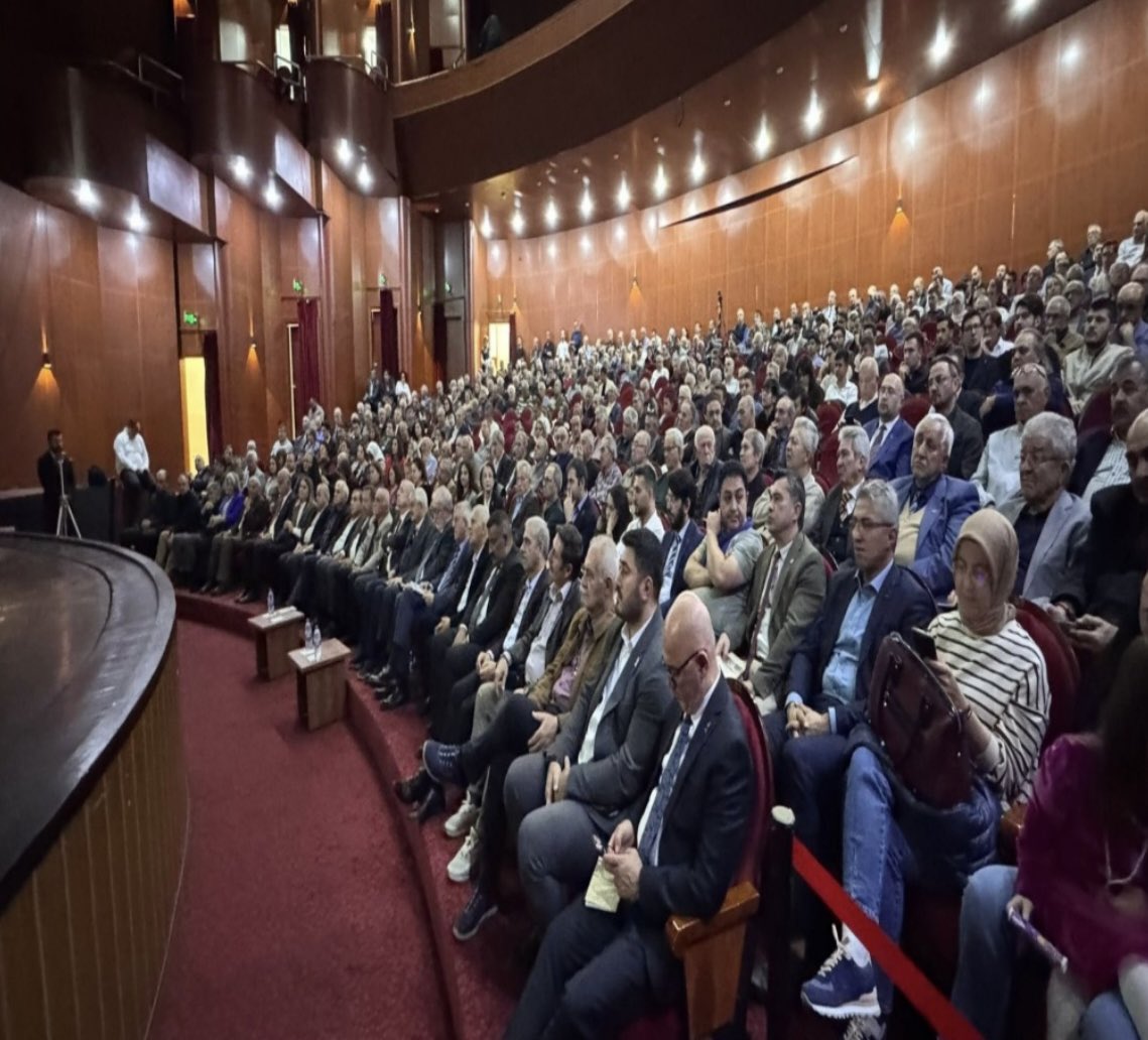 Milli Düşünce Merkezi ve Milli Egemenlik Platformunun müştereken düzenlediği “Türkiye Dönüştürülemez” temalı toplantının sonuç bildirgesinin her satırına imzamı atıyor, Anayasa’nın ilk dört maddesi konusunda taviz kabul etmeyen tüm milliyetçilerin ve vatanseverlerin