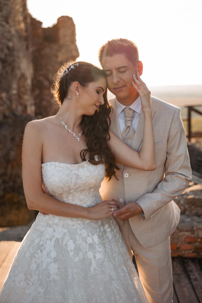 gabormatesz's tweet photo. Egy csipetnyi augusztus Bettivel és Balázzsal 👰🏻‍♀️🤵🏻

#eskuvo2024 #eskuvofotozas https://t.co/gablE3G1q6