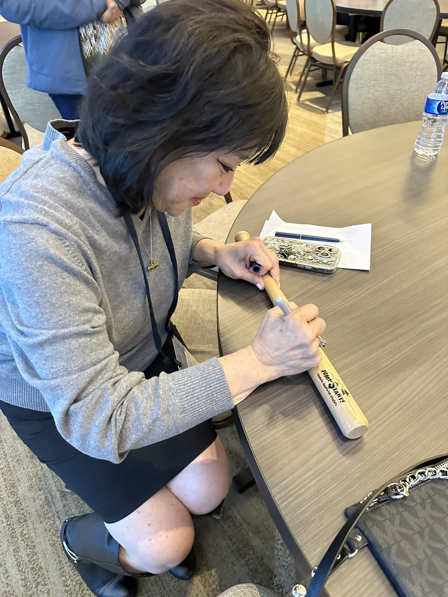 Thank you <a href="/LLevine/">Laura Levine</a> for autographing my <a href="/JumpStart1995/">Jump$tart Coalition</a> <a href="/sluggernation/">Louisville Slugger</a> bat!  #jumpstartnec