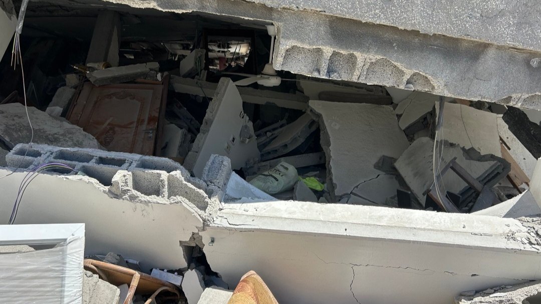 jesuisfucked's tweet photo. Farah and her family are still in Northern Gaza where accessing the most basic things for your daily life is extremely hard and expensive. They struggle with finding good food and their home was destroyed. Pls donate and RT to help. 
https://t.co/OeLjkSfIpg https://t.co/w655yBwlt3