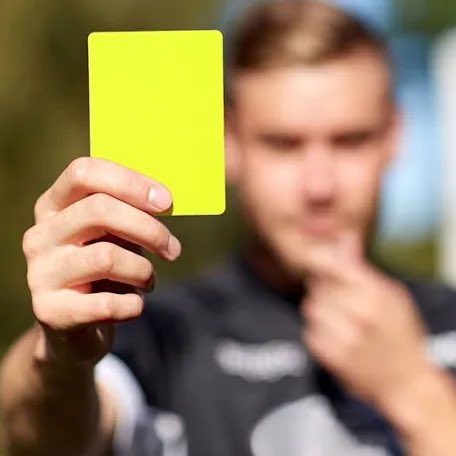fcm_ler's tweet image. Schiri zu Magdeburger wenn Zweikampf 
#FCKFCM