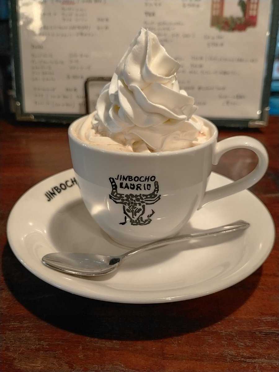 nabanashogi's tweet photo. 先日のコーヒー。
神保町ラドリオ、ウィンナーコーヒーを初めて出したお店だそうです。
店内もレトロで味わい深い。
#カフェ巡り
#神保町 https://t.co/Vct8UObXEx