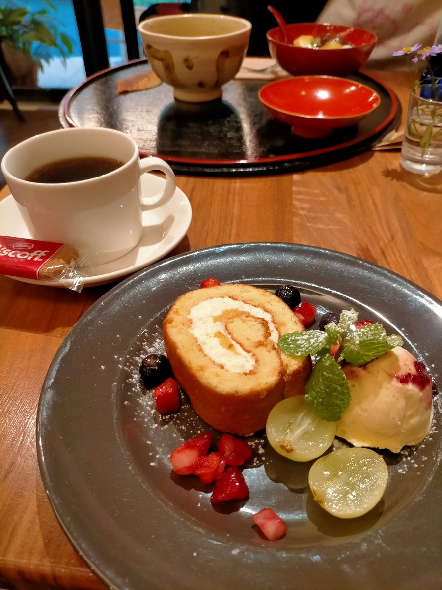 nabanashogi's tweet photo. 昨日のコーヒー。
百合ヶ丘の轍。素敵なスピーカーでジャズを聴きながら。
#カフェ巡り 
#百合ヶ丘 https://t.co/xtCwvgFRK6