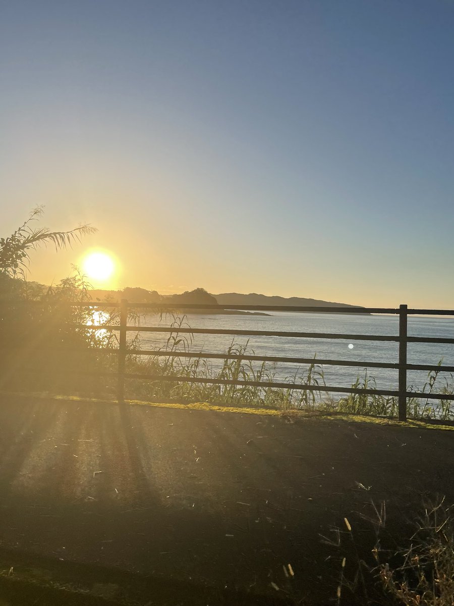 coffeetop_'s tweet photo. 1日の始まり
爽やかな朝
最後の朝日
#朝焼け　#1日の始まり　#海岸線
#サニーロード https://t.co/2oWYBPf7j7