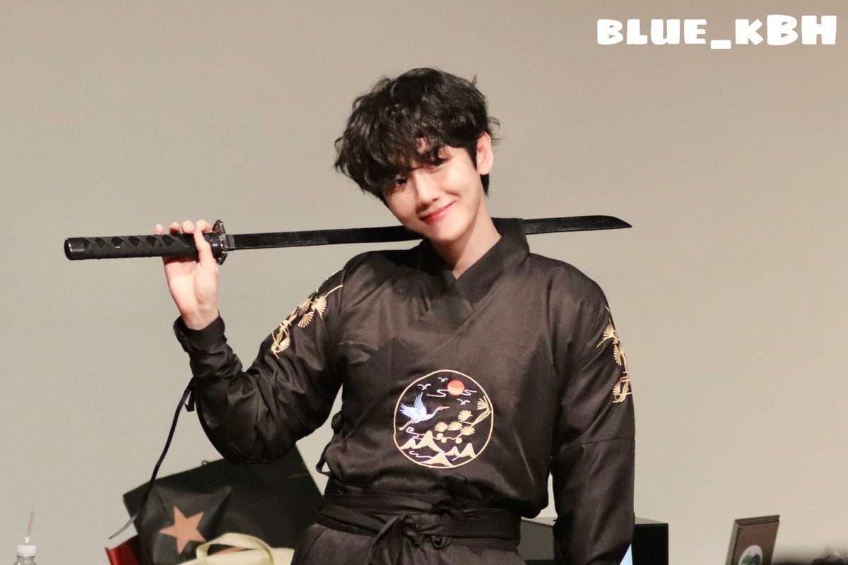 illdan_56's tweet photo. 지키라는 전하는 안지키고 팬서비스만 해주는 mz호위무사 https://t.co/JieyhPaDj6