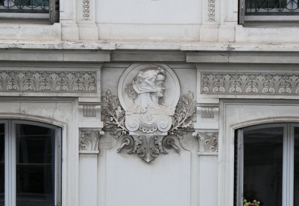 Sparrersway's tweet image. #faceonawall #viewfromthewindow I