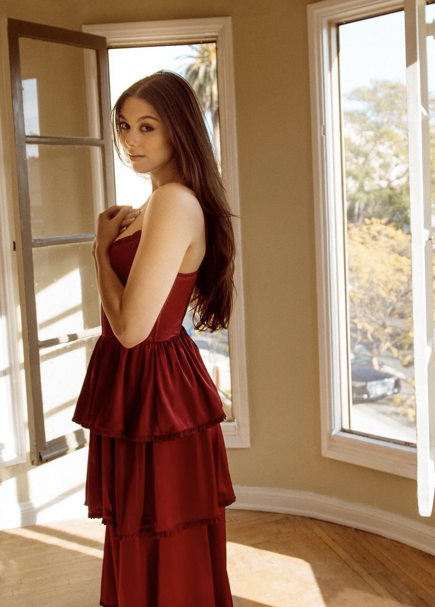 BatfamilyBrown's tweet photo. #SeductiveSunday ethereal! https://t.co/i9i7V0ICRo