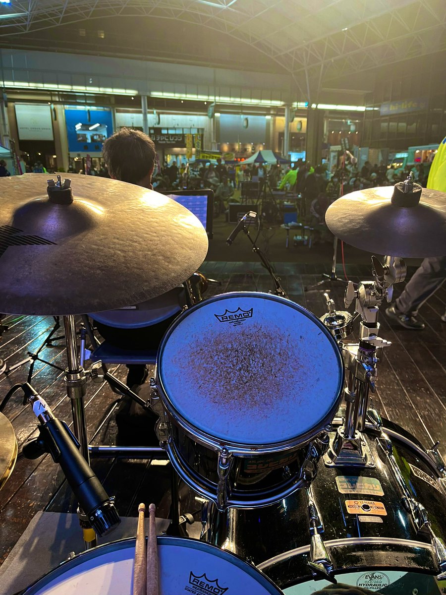 motti1112's tweet photo. 宇都宮のオリオンスクエアで演奏してきました✨
今日のサックスソロ凄すぎた…一応ドラムソロもあったけど、それも空気になるぐらいサックスソロの歓声ヤバかった…！ https://t.co/v3XTAwc4Ck