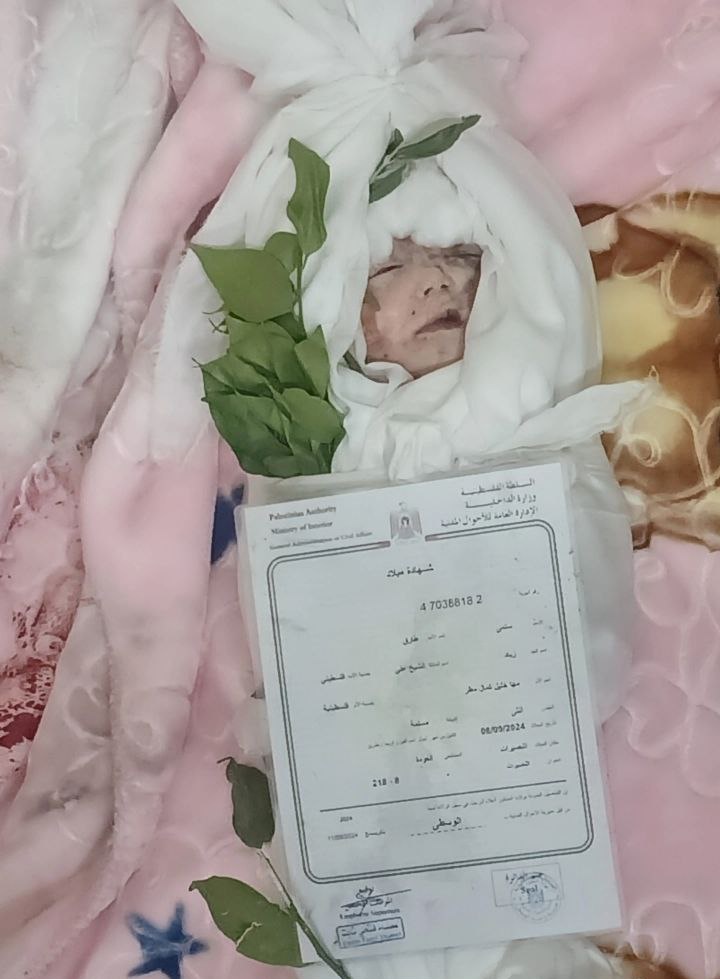 Sadece 50 günlük bir bebekti 

Lütfen Gazze'yi unutma unutturma