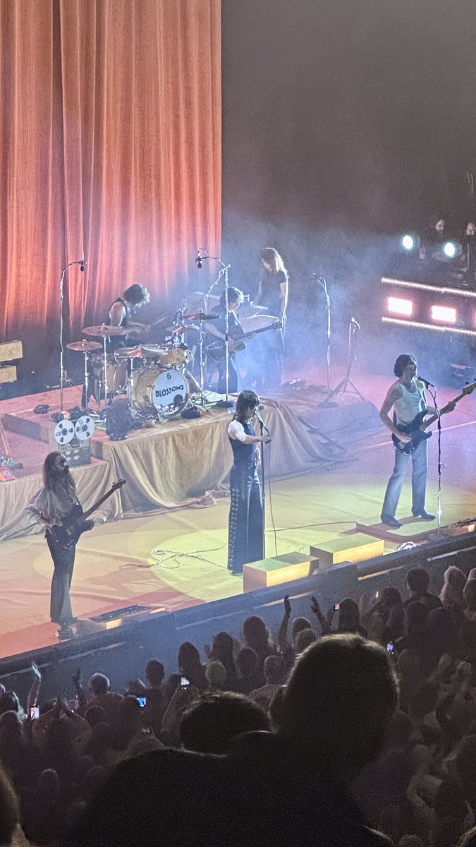 JimDavisOnAir's tweet photo. Seeing these legends was my #WeekendHighlight Let me know yours for a #Sunday #ShoutOut @magicfm I’m with you from 4-7pm https://t.co/NaaiqMHFZ5 @BlossomsBand #Gary @HelloRayoUK https://t.co/IvQC26PSmZ