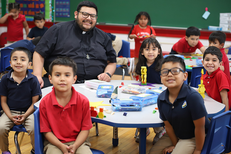 HolyCrossUS's tweet photo. Rev. Felipe Campos Resรฉndez, C.S.C., reflects on his journey to religious life, emphasizing God's love and personal connection. Read more at https://t.co/jwRqAru64A
#holycrossus
#nationalvocationawarenessweek
#congregationofholycross https://t.co/YwHMuvT1Up