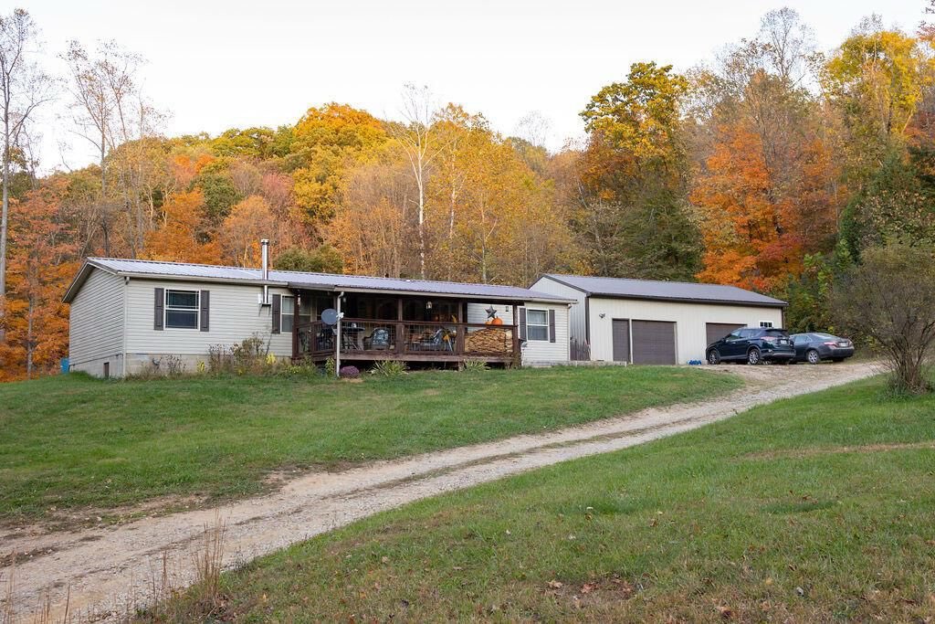 gingergal__'s tweet photo. Coming soon! 10 acres! #ForSale #HockingHills #OH #fall #autumn #home  https://t.co/QxMl1QLIsF https://t.co/WpdzvgcPh5