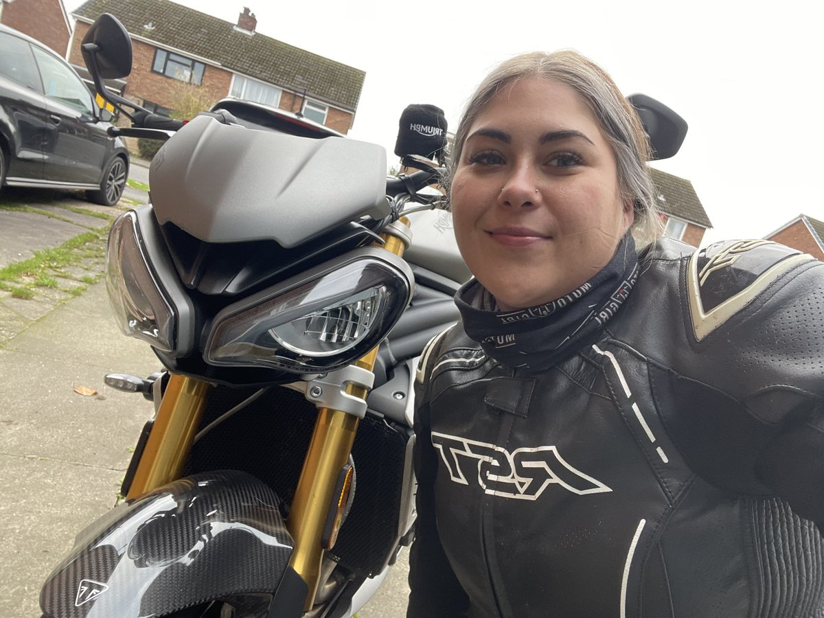 Amii Elizabeth 🖤 tweet media